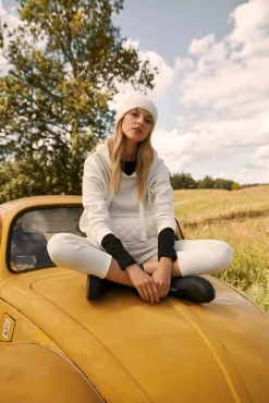Bluzy Damskie Białe|Bluzy Zimowe>Moodo Bluza kangruka z kapturem