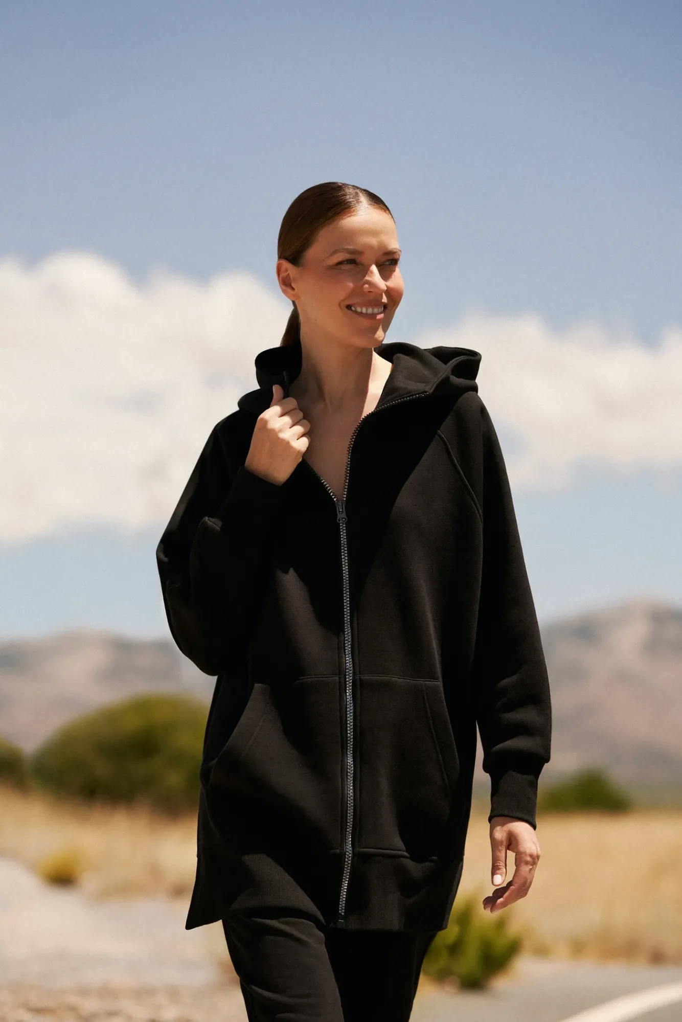 Bluzy Zimowe|Bluzy Damskie Sportowe>Moodo Bluza oversize z kapturem czarna