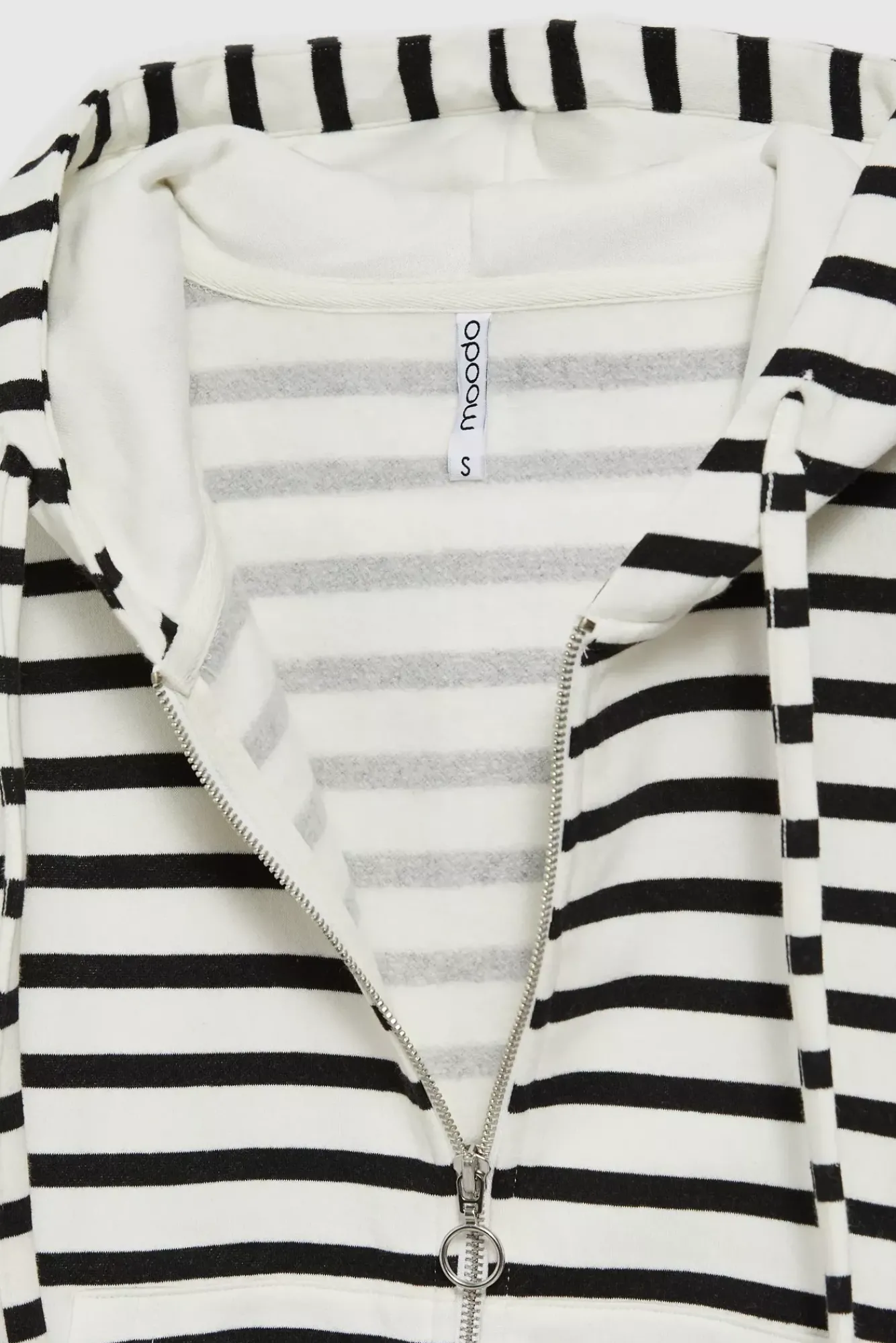 Bluzy Damskie Białe|Bluzy Wiosenne>Moodo Bluza w cienkie paski z kapturem zapinana na zamek czarno-biała