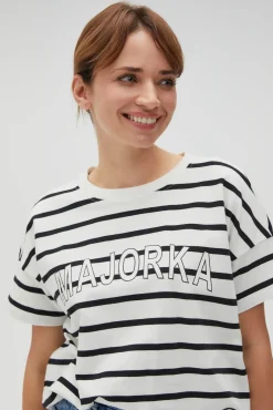 Bluzy Wiosenne|Bluzy Damskie Bawełniane>Moodo Bluza w paski z napisem biała
