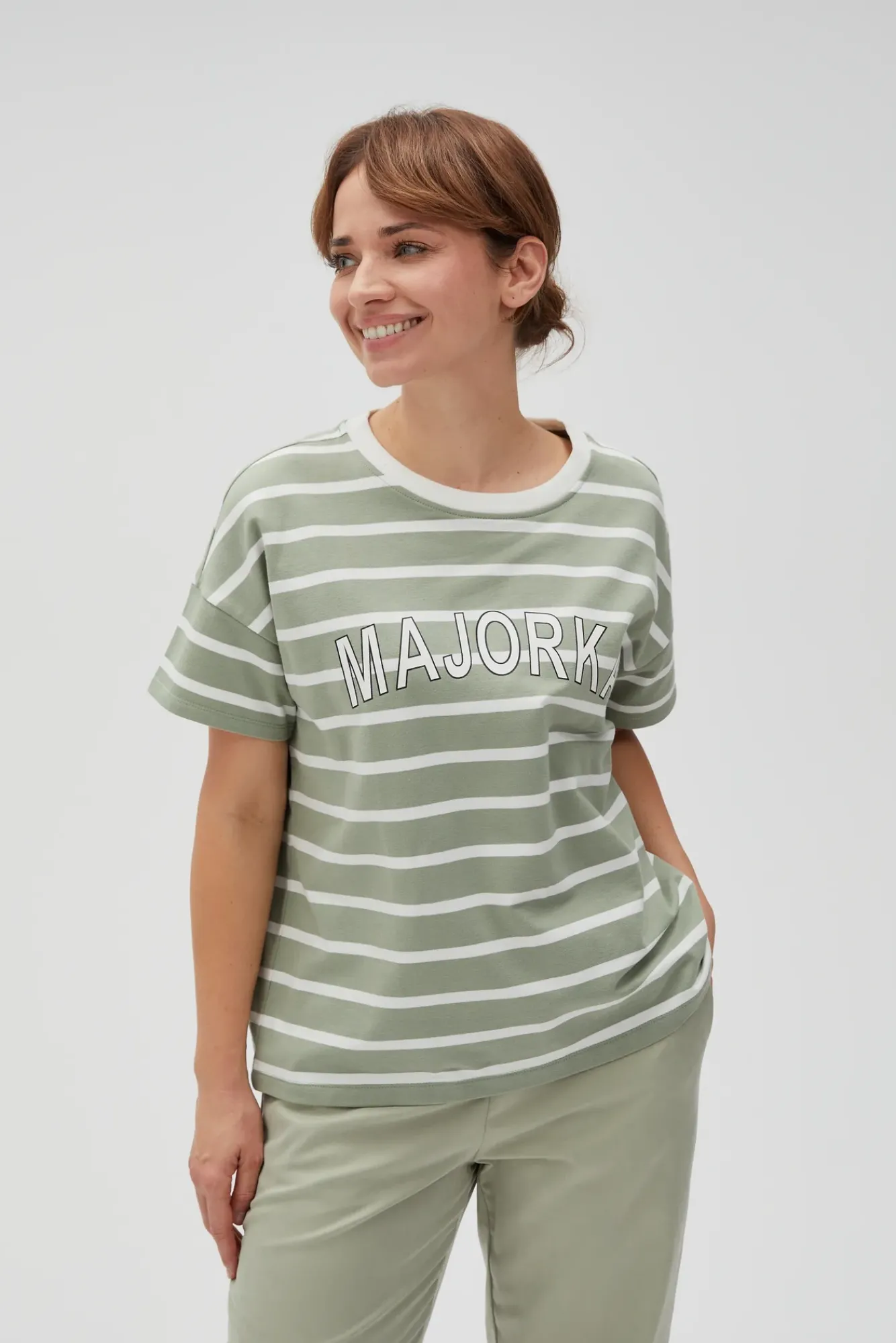 Bluzy Wiosenne|Bluzy Damskie Bawełniane>Moodo Bluza w paski z napisem oliwkowa