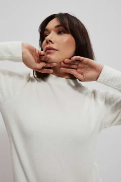 Bluzy Damskie Białe|Bluzy Zimowe>Moodo Bluza z bufiastymi rękawami i półgolfem perłowa