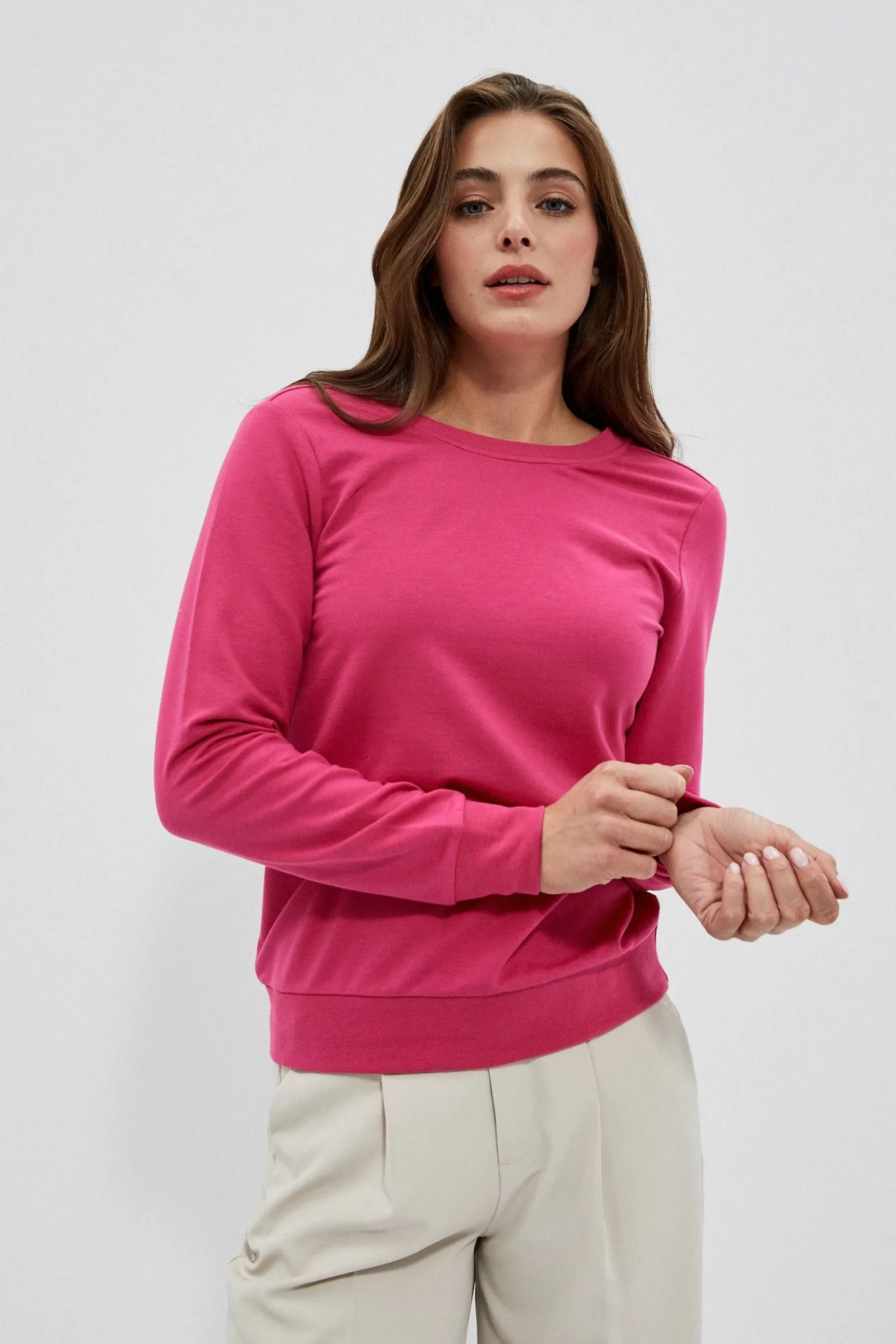 Bluzy Wiosenne|Bluzy Damskie Krótkie>Moodo Bluza z dekoltem na plecach różowa