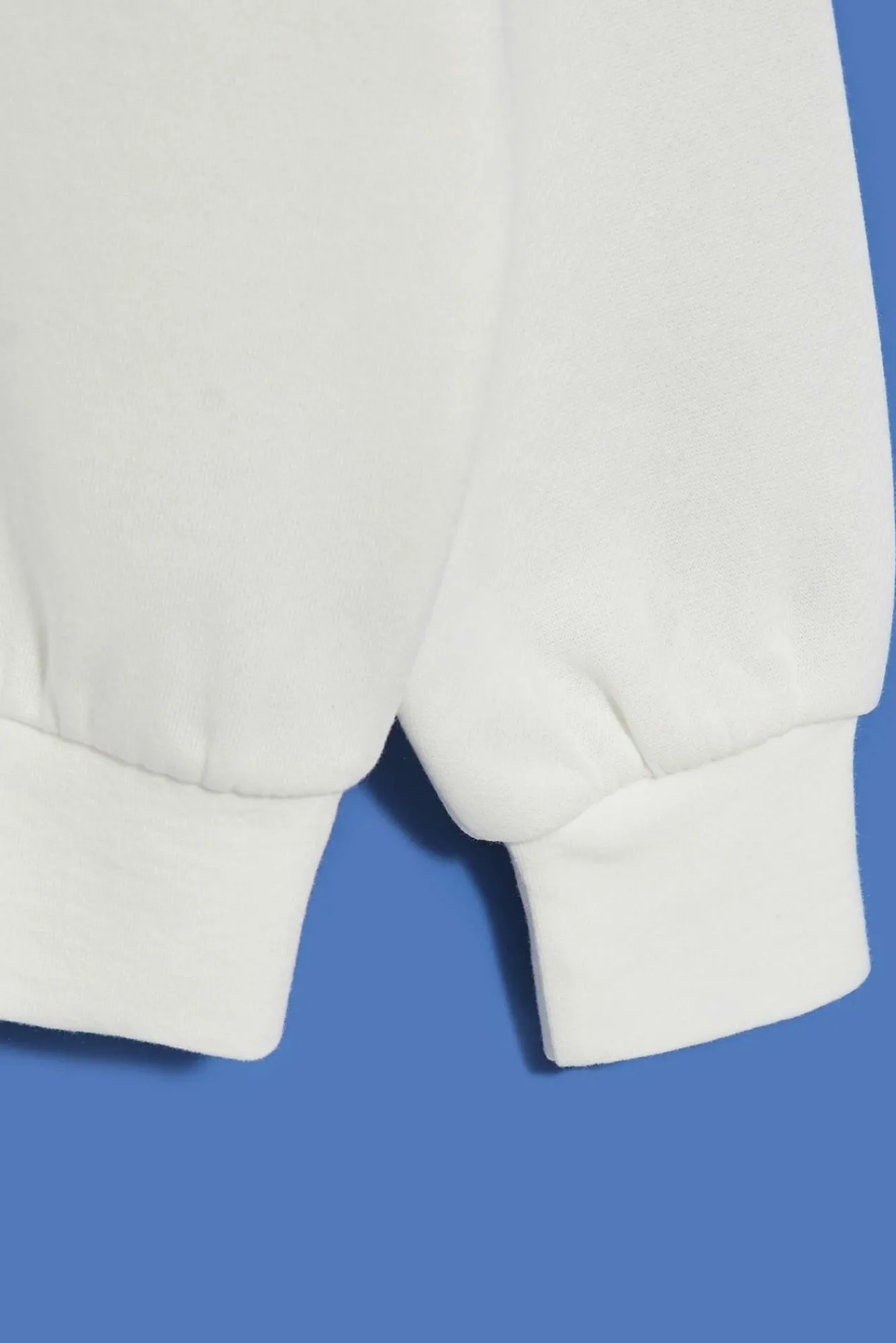 Bluzy Damskie Białe|Bluzy Wiosenne>Moodo Bluza z dekoltem na plecach perłowa