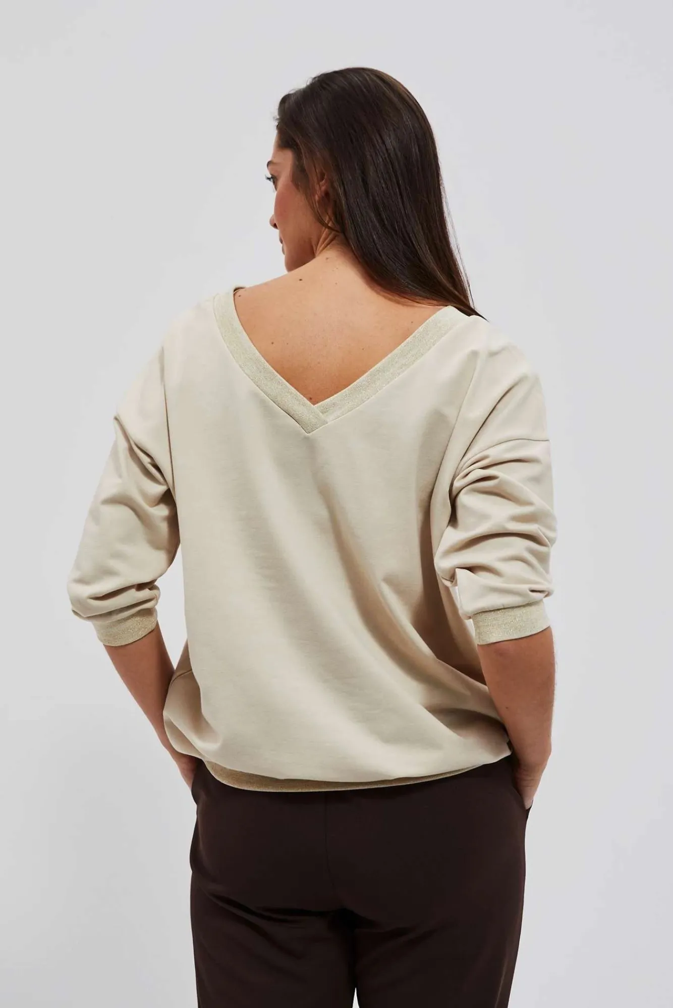 Bluzy Wiosenne|Bluzy Damskie Bez Kaptura>Moodo Bluza z dekoltem w serek i nadrukiem piaskowa