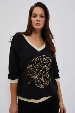 Bluzy Damskie Czarne|Bluzy Wiosenne>Moodo Bluza z dekoltem w serek i nadrukiem czarna