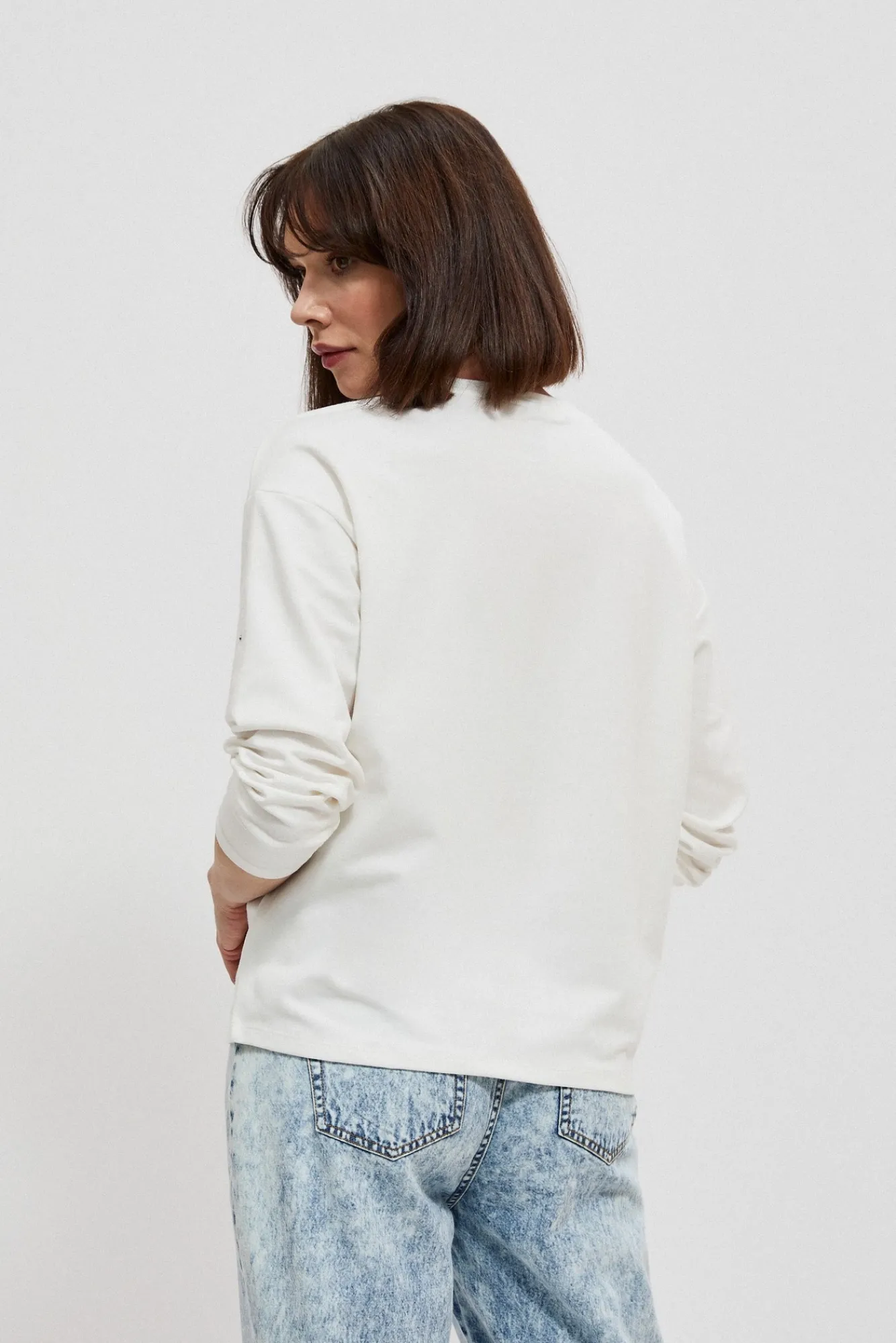 Bluzy Damskie Białe|Bluzy Zimowe>Moodo Bluza z dżetami perłowa