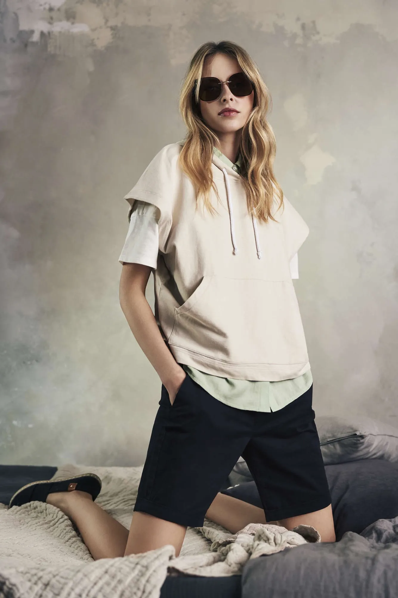 Bluzy Wiosenne|Bluzy Damskie Sportowe>Moodo Bluza z kapturem bez rękawów