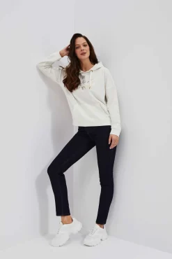 Bluzy Wiosenne|Bluzy Damskie Z Nadrukiem>Moodo Bluza z kapturem i ozdobnym napisem  perłowa