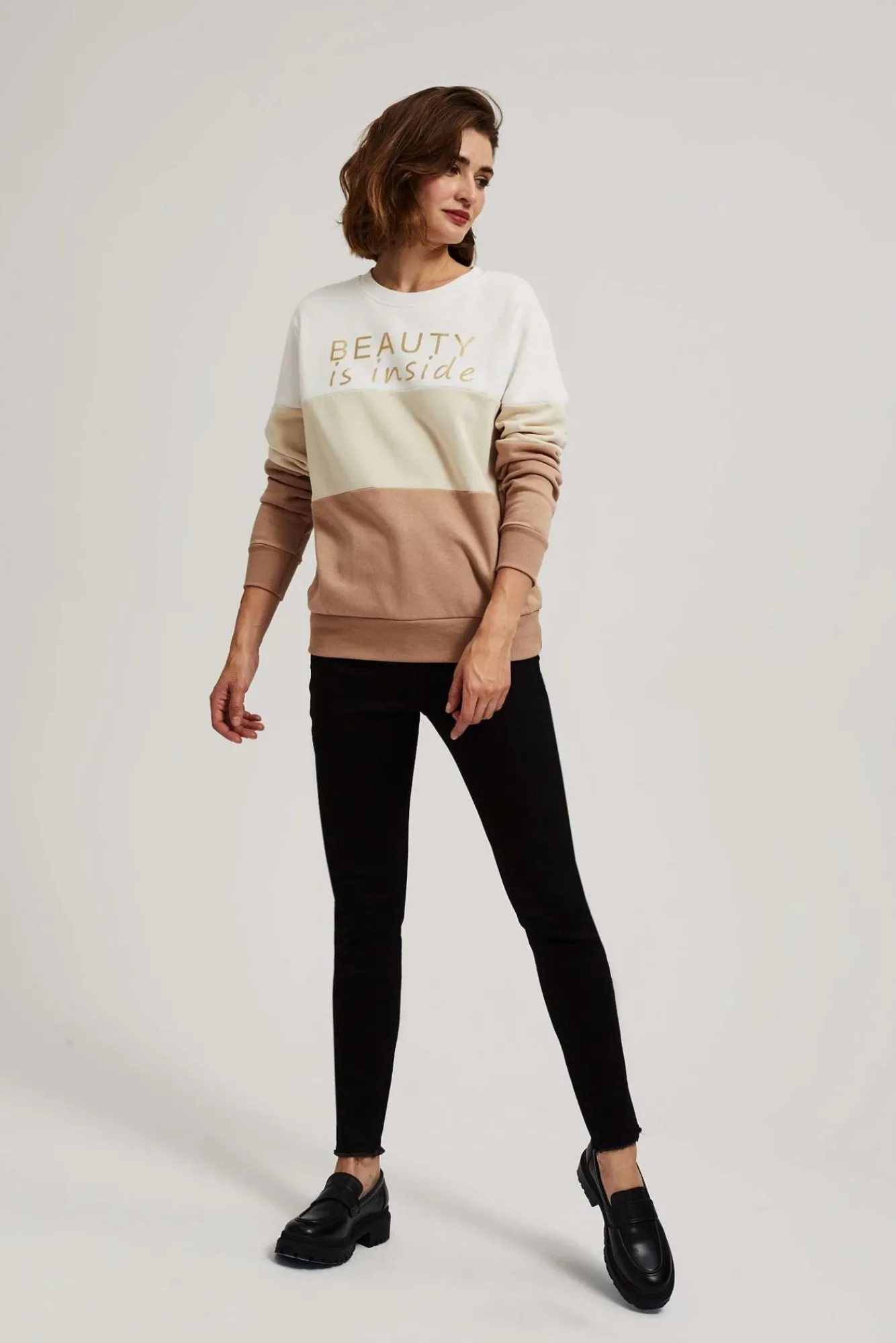 Bluzy Damskie Bez Kaptura|Bluzy Damskie Z Nadrukiem>Moodo Bluza z nadrukiem ciemnobeżowa