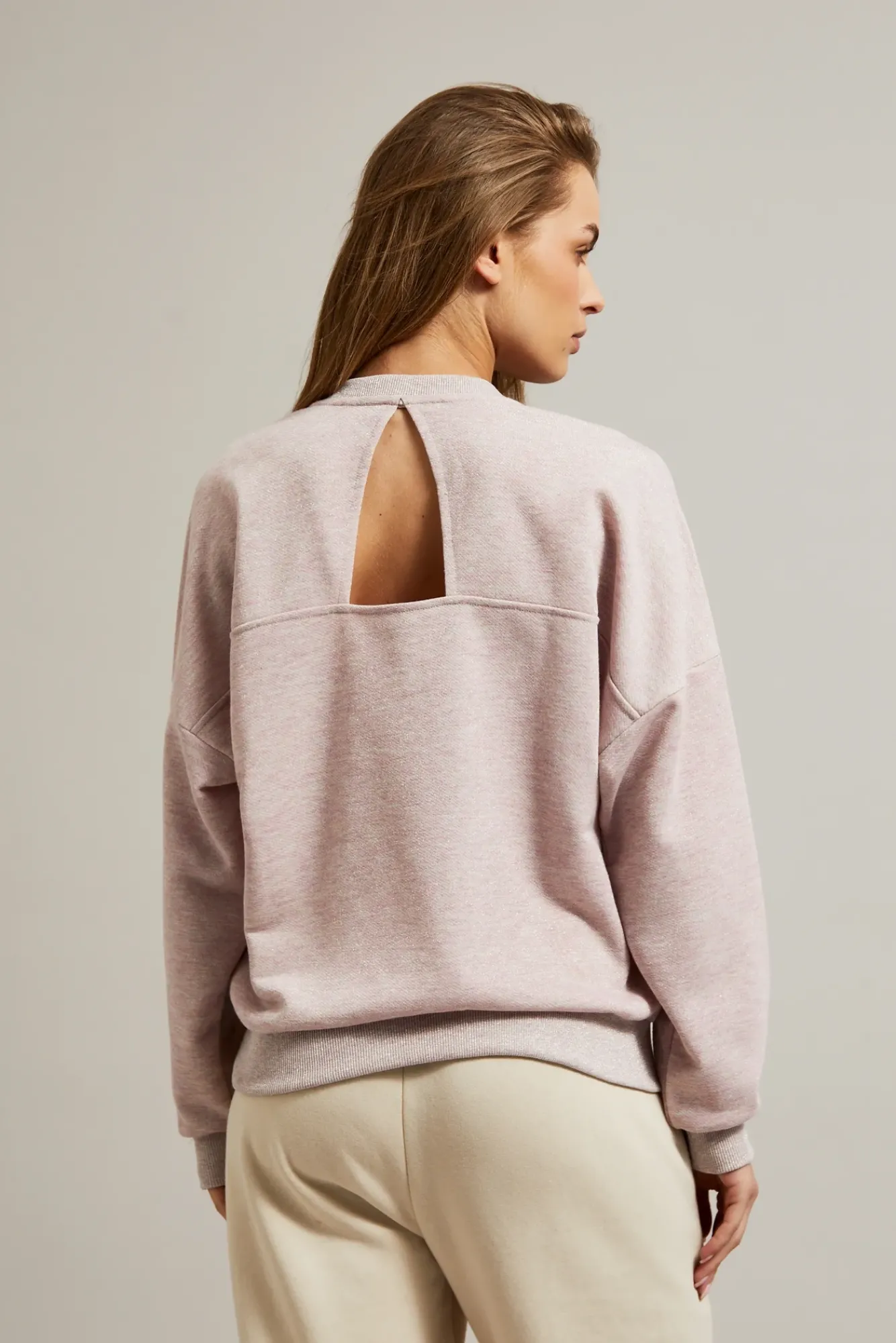 Bluzy Damskie Sportowe|Bluzy Damskie Krótkie>Moodo Bluza z odkrytymi plecami różowa