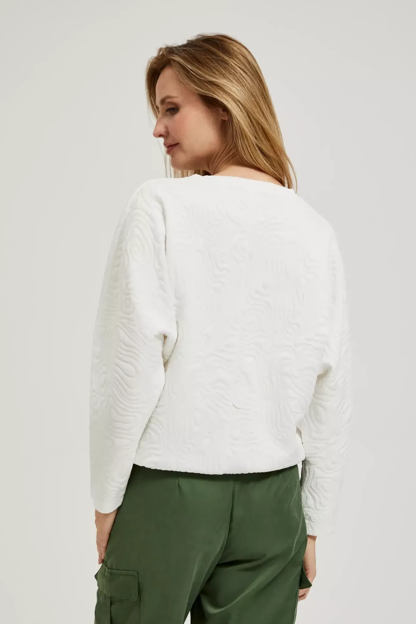 Bluzy Damskie Białe|Bluzy Wiosenne>Moodo Bluza z okrąłym dekoltem i wiązaniem w pasie biała