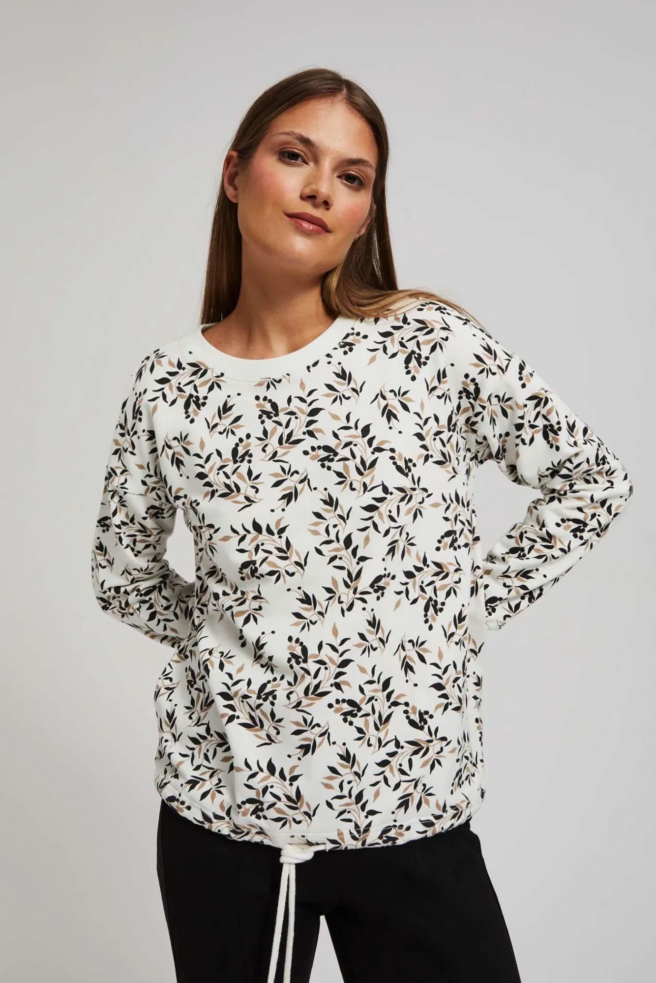 Bluzy Damskie Białe|Bluzy Zimowe>Moodo Bluza z wiązaniem w pasie i nadrukiem