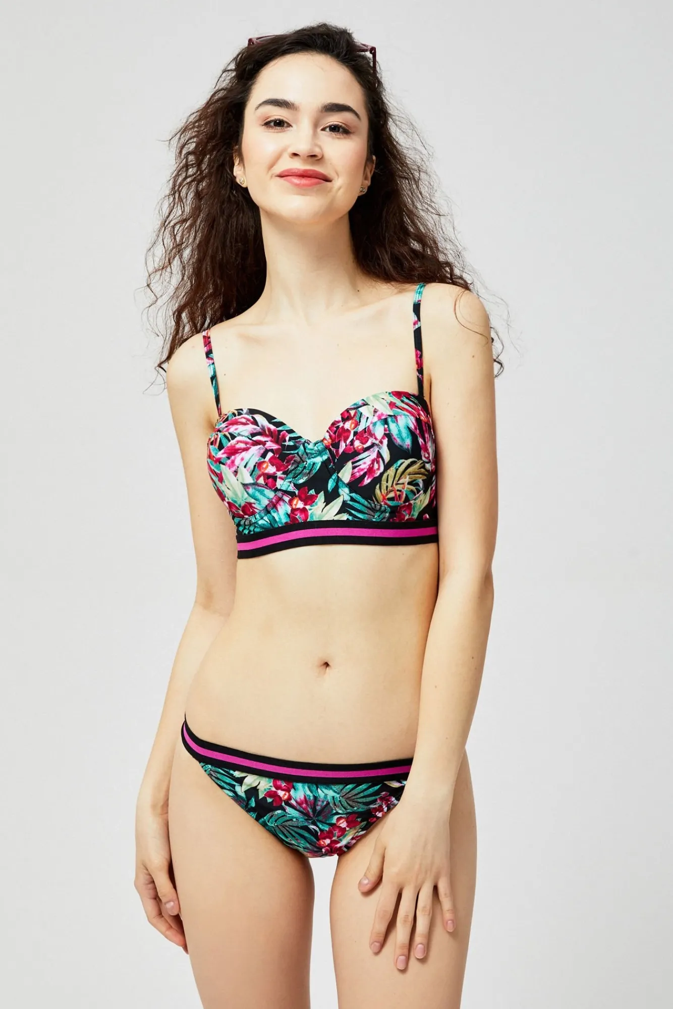 Stroje Kąpielowe Bikini|Stroje Kąpielowe Dwuczęściowe>Moodo Dół od bikini wilokolorowy