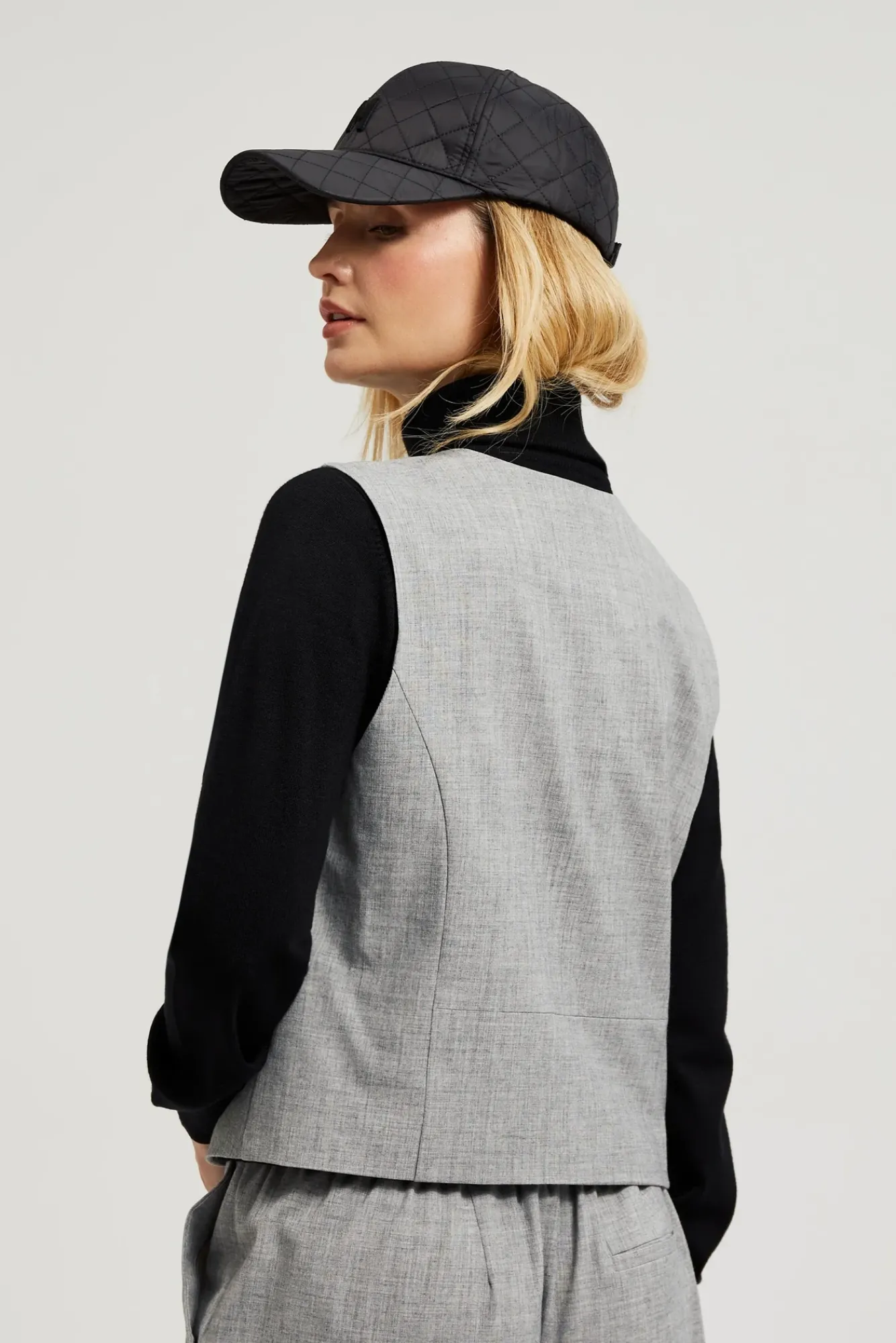 Kamizelki Damskie Garniturowe|Kamizelki Damskie Eleganckie>Moodo Elegancka kamizelka szara