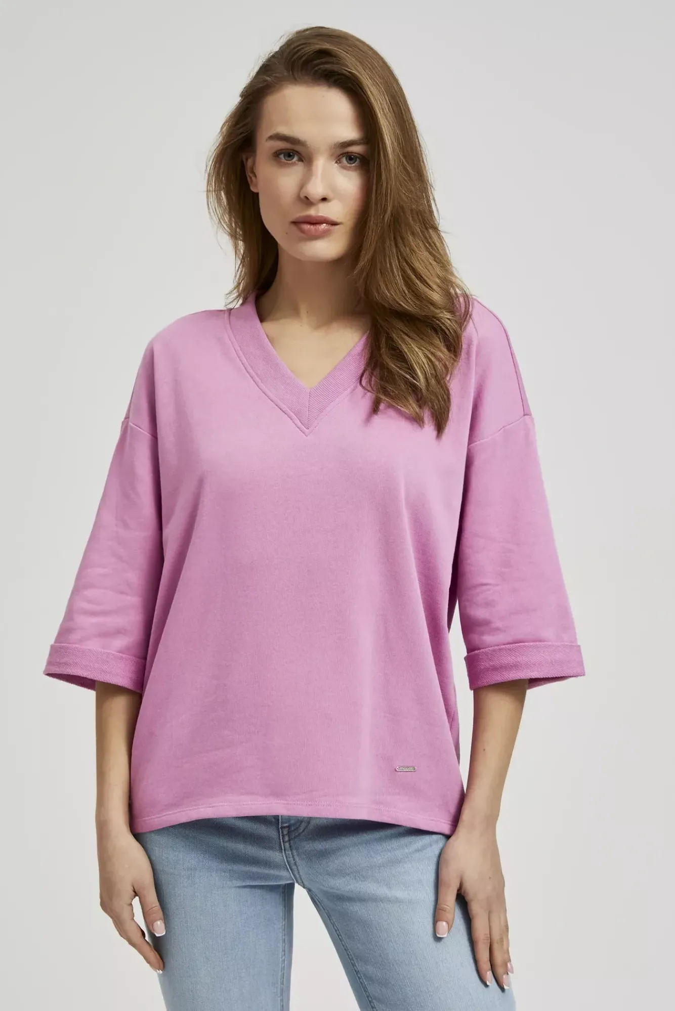 Bluzy Wiosenne|Bluzy Damskie Krótkie>Moodo Gładka bluza z dekoltem w serek i rękawami 3/4 różowa
