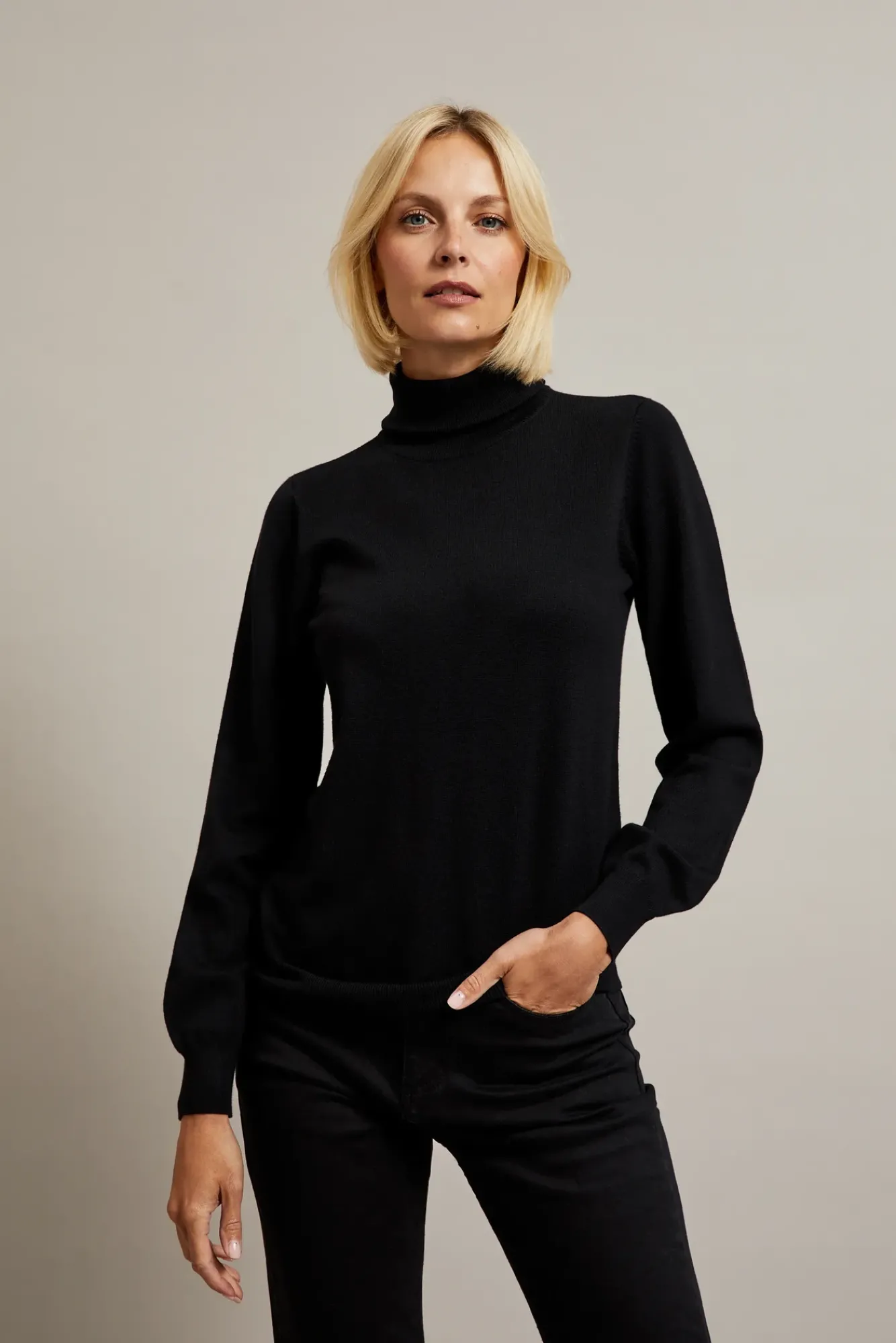Swetry Czarne|Swetry Casual>Moodo Gładki sweter z golfem czarny