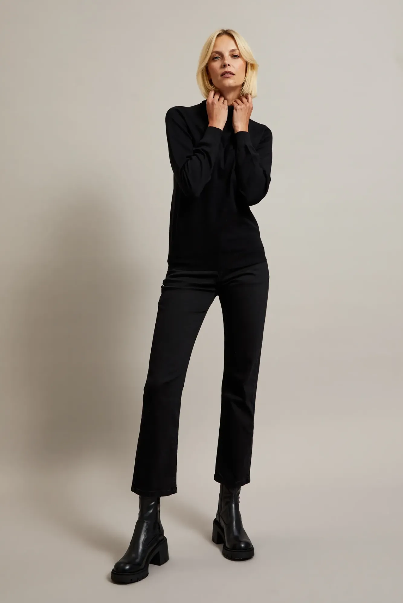 Swetry Czarne|Swetry Casual>Moodo Gładki sweter z golfem czarny
