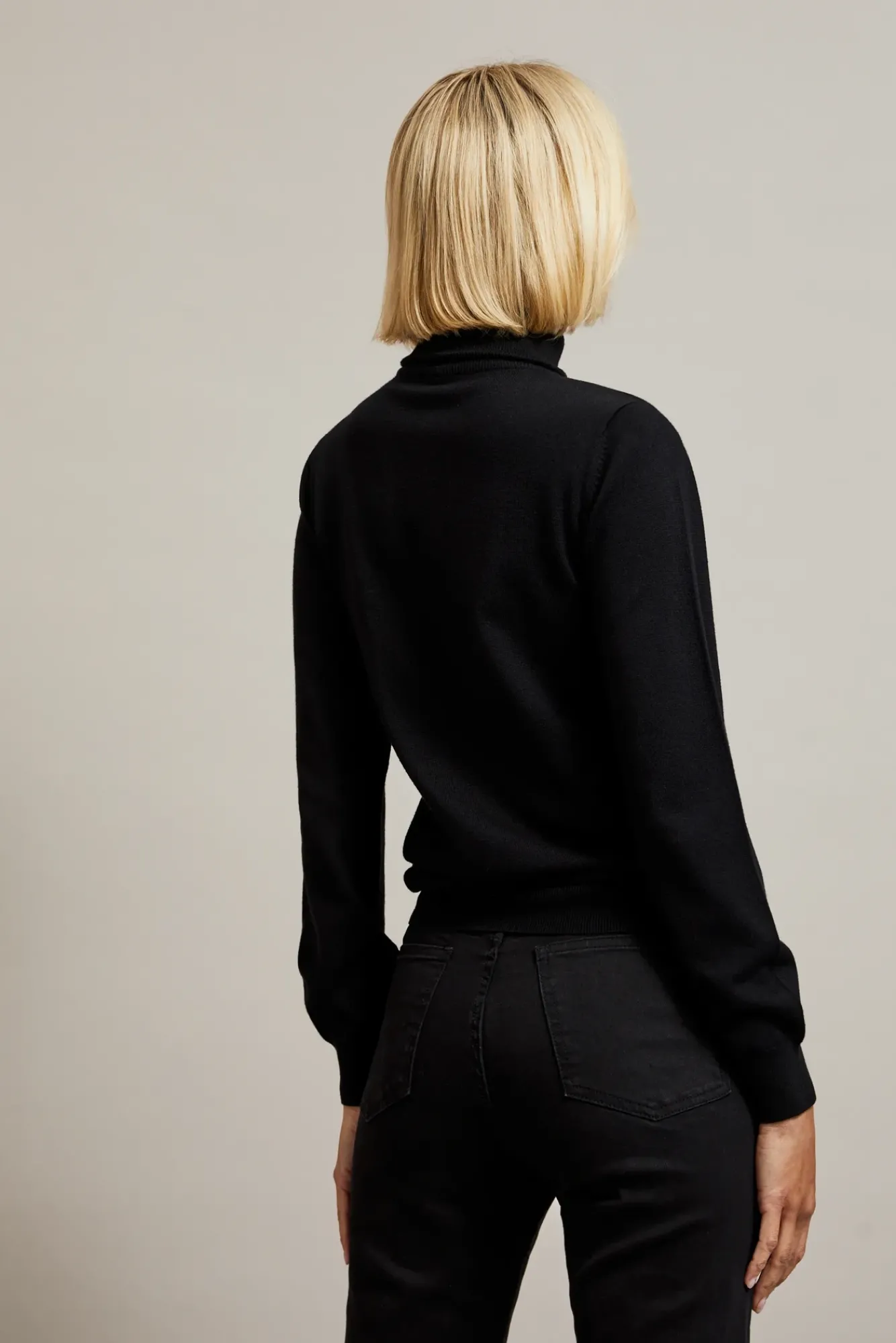 Swetry Czarne|Swetry Casual>Moodo Gładki sweter z golfem czarny