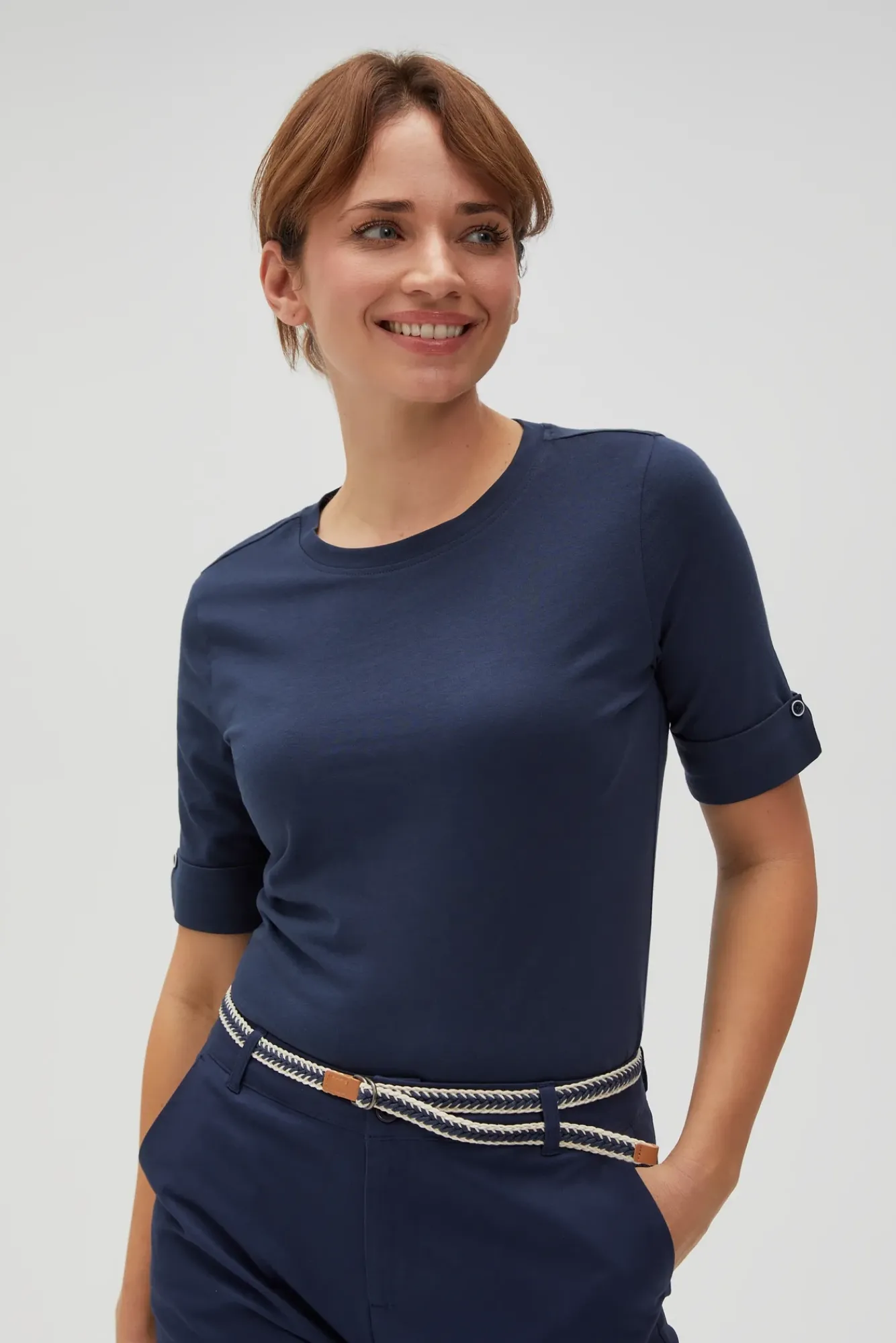Bluzki Granatowe|Bluzki Bawełniane>Moodo Gładki t-shirt z podwijanymi rękawami granatowy