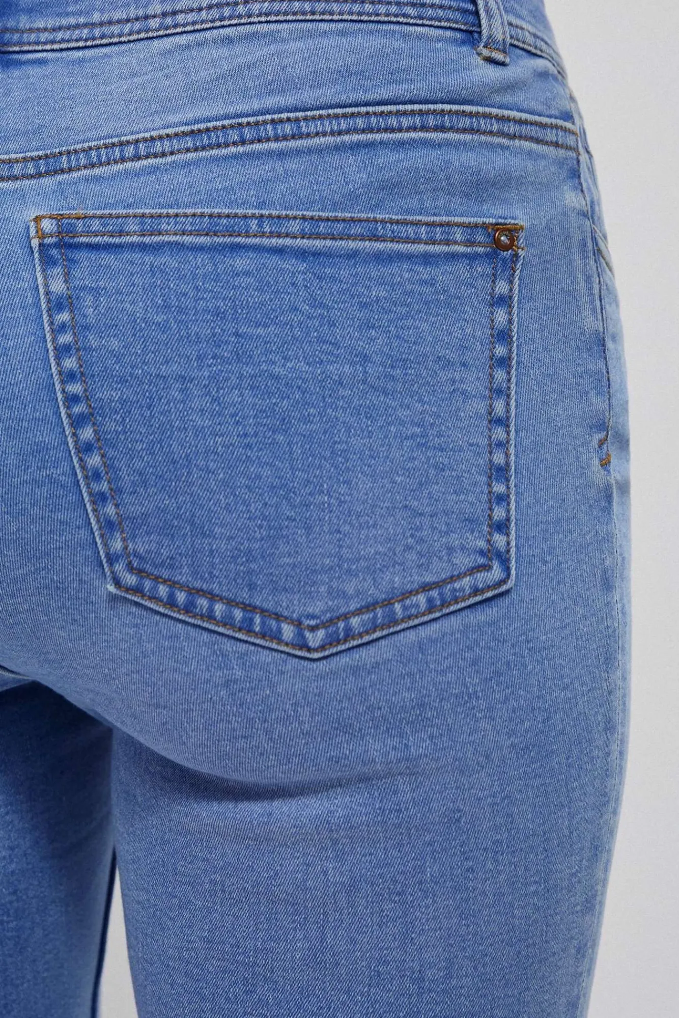Jeansy Rurki|Jeansy Skinny>Moodo Jeansy medium waist z guzikami na nogawkach niebieskie