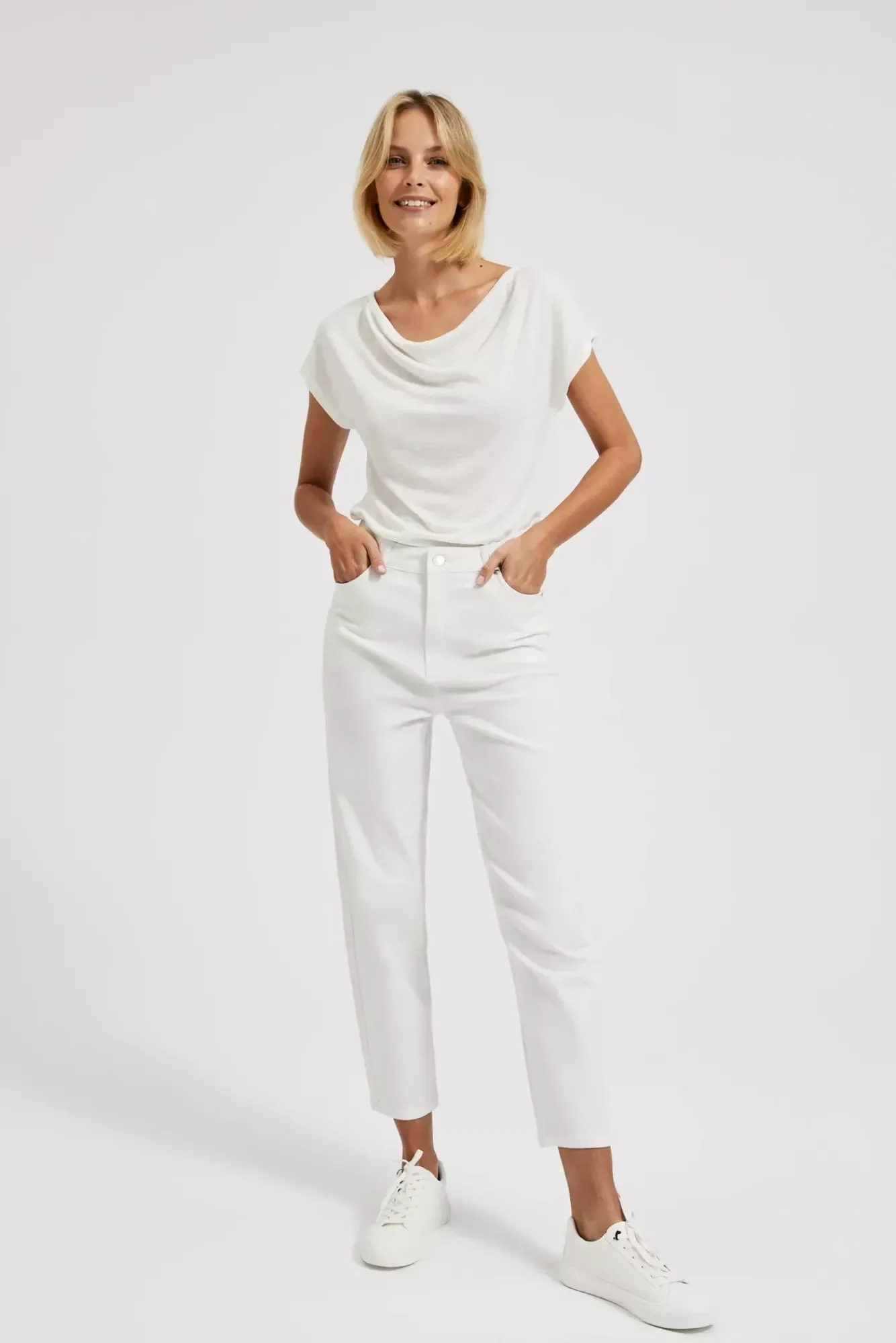 Jeansy Z Wysokim Stanem|Jeansy Mom Fit>Moodo Jeansy mom fit białe