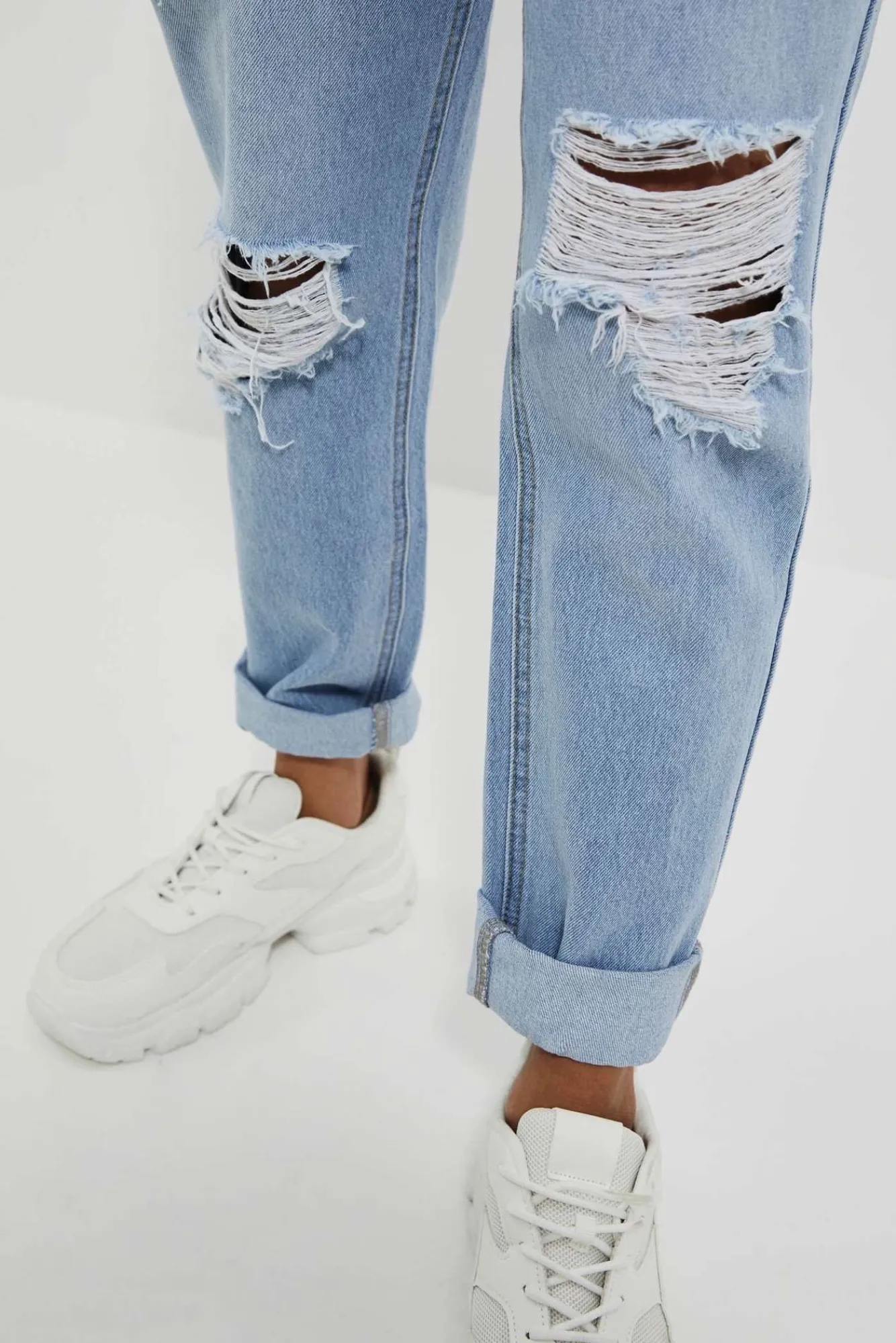 Jeansy Mom Fit|Jeansy Z Wysokim Stanem>Moodo Jeansy mom fit z przetarciami błękitne
