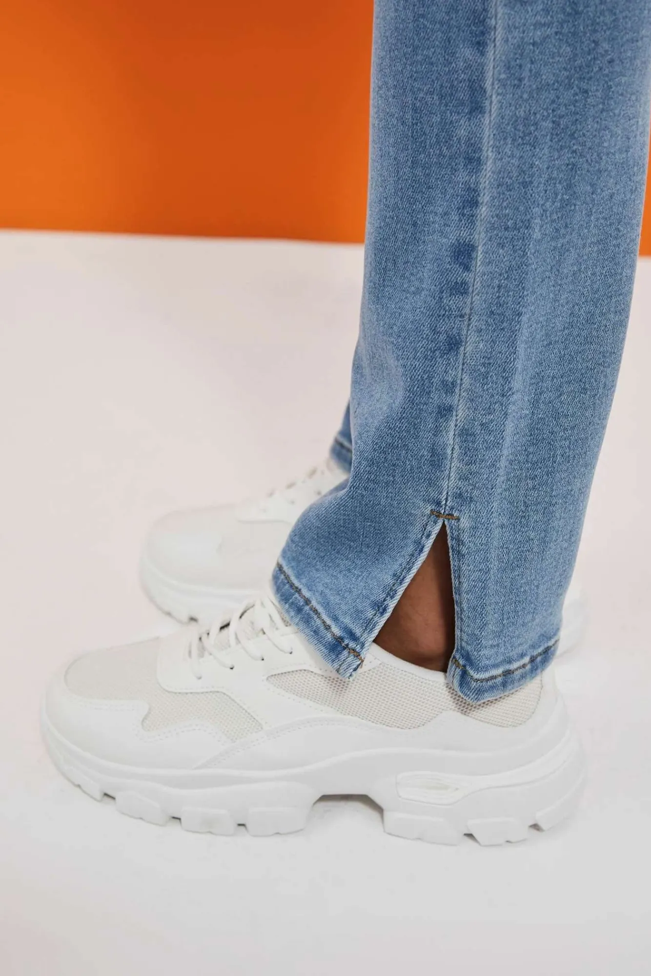 Jeansy Proste|Jeansy Regular Fit>Moodo Jeansy z rozcięta nogawką