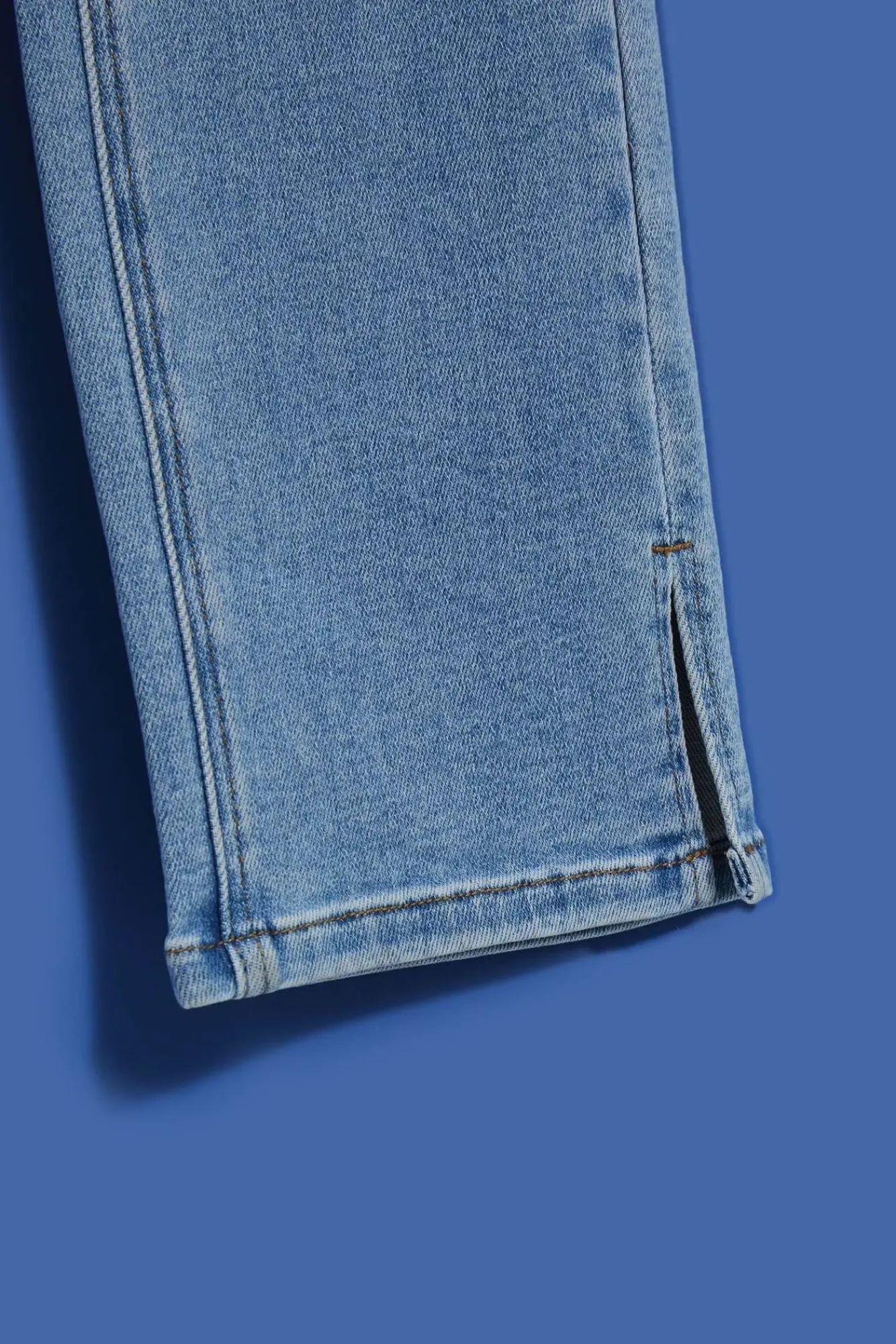 Jeansy Proste|Jeansy Regular Fit>Moodo Jeansy z rozcięta nogawką