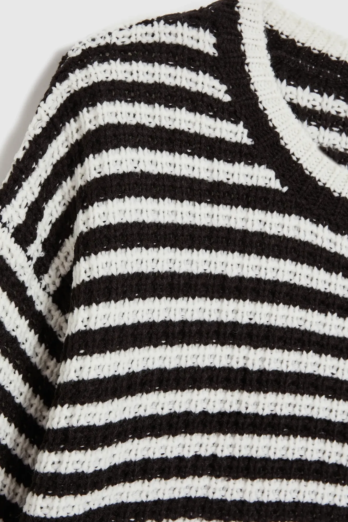 Swetry Casual|Swetry Jesienne>Moodo Krótki sweter w paski czarno-biały