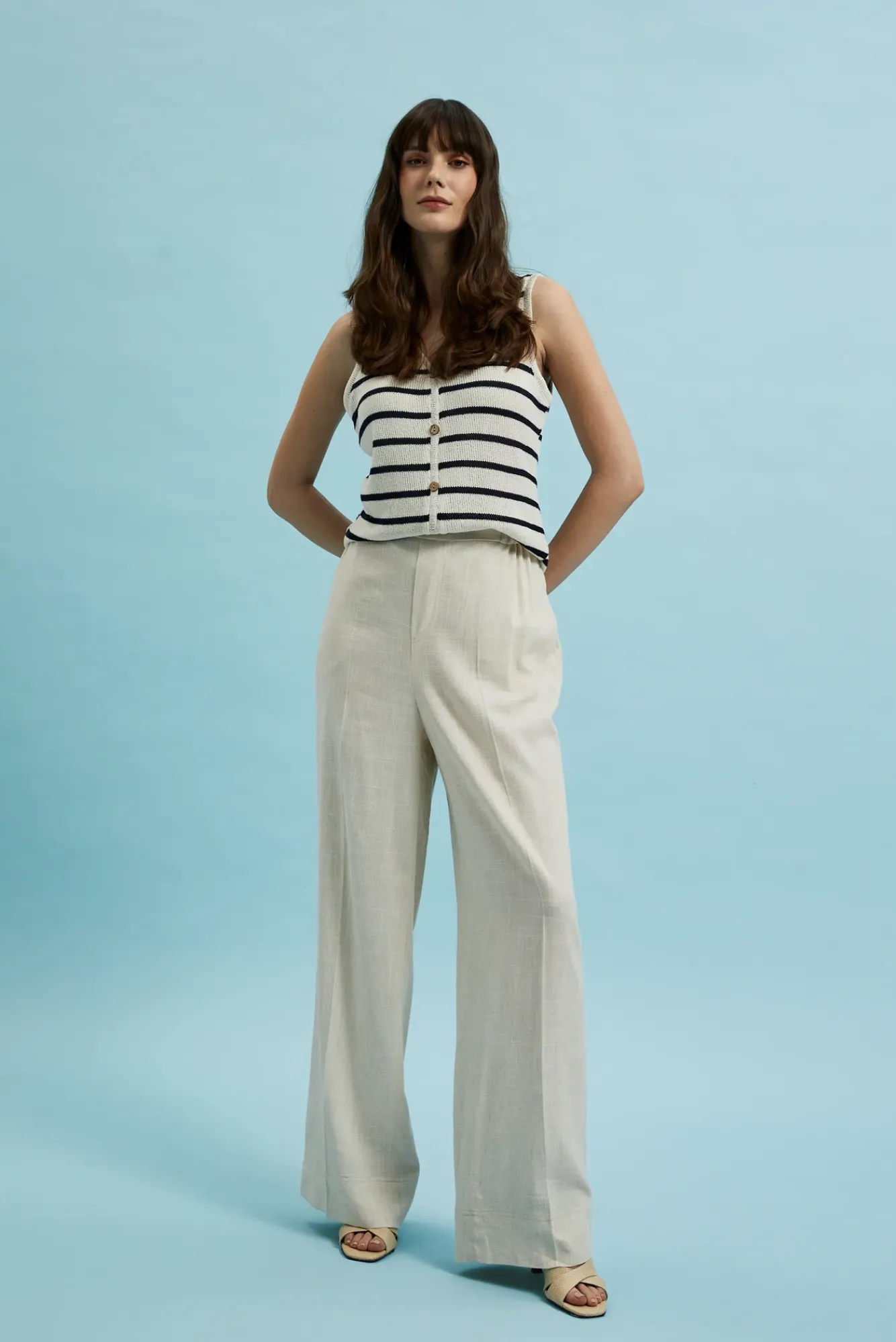 Spodnie Beżowe|Spodnie Na Lato>Moodo Lniane spodnie z szerokimi nogawkami beżowe