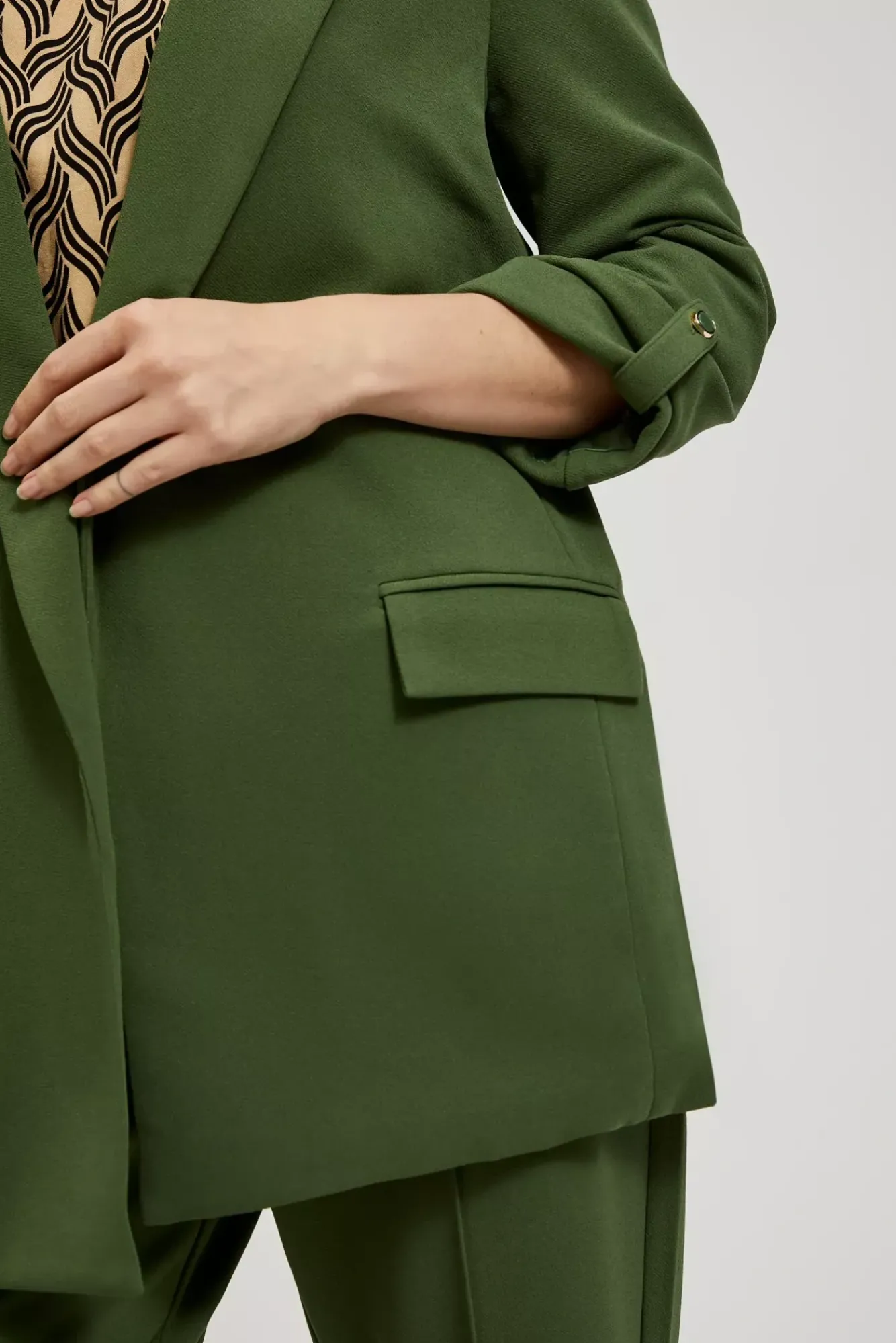 Eleganckie Marynarki Damskie|Modne Marynarki Damskie>Moodo Marynarka damska z marszczonymi rękawami 3/4 i kieszeniami khaki