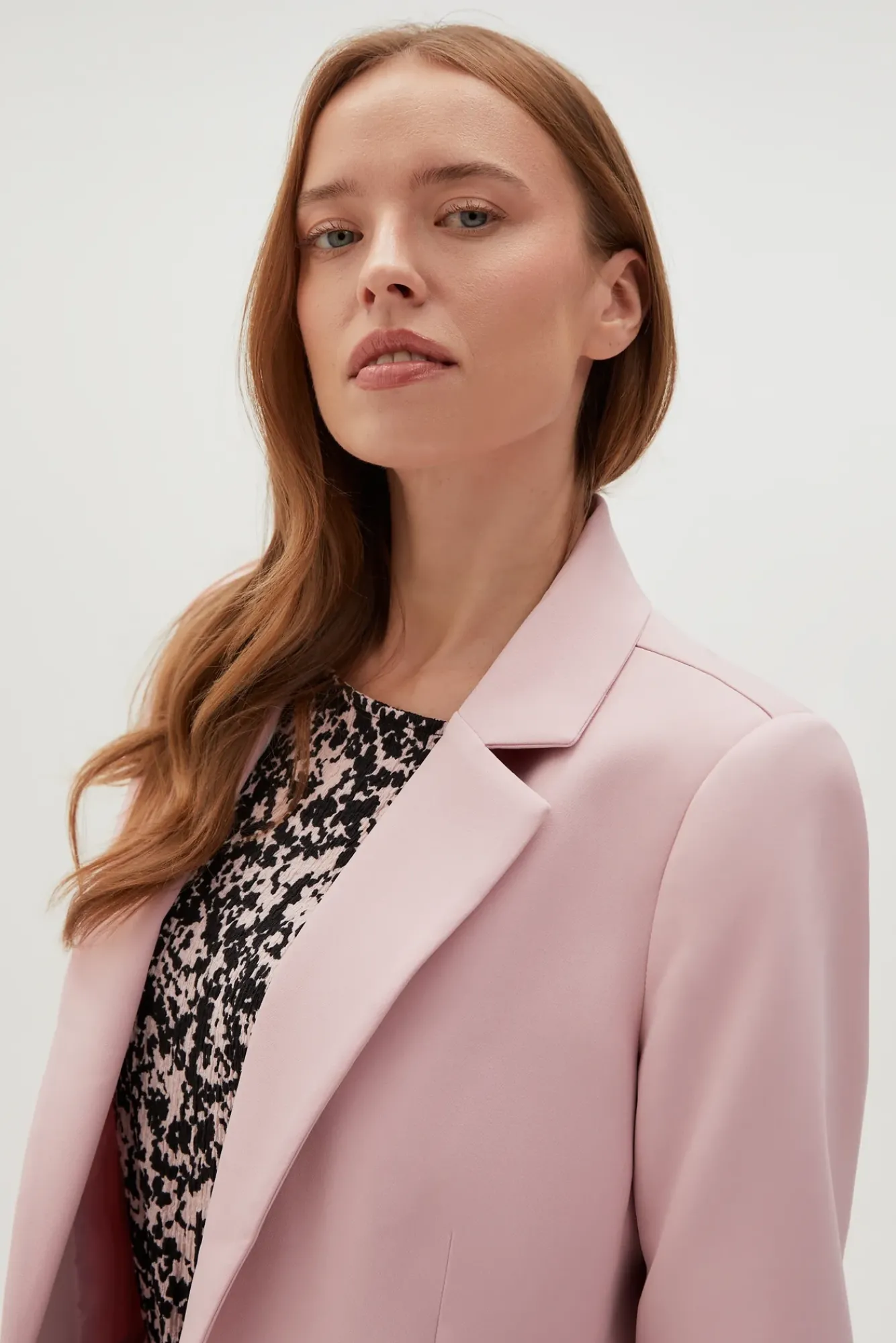Eleganckie Marynarki Damskie|Modne Marynarki Damskie>Moodo Marynarka z rękawami 3/4 różowa