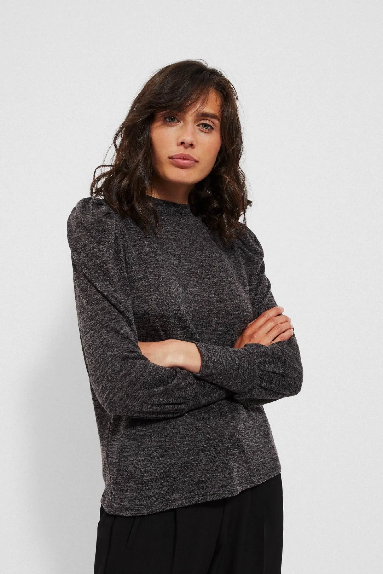 Bluzy Zimowe|Bluzy Damskie Eleganckie>Moodo Melanżowa bluza z bufkami grafitowa