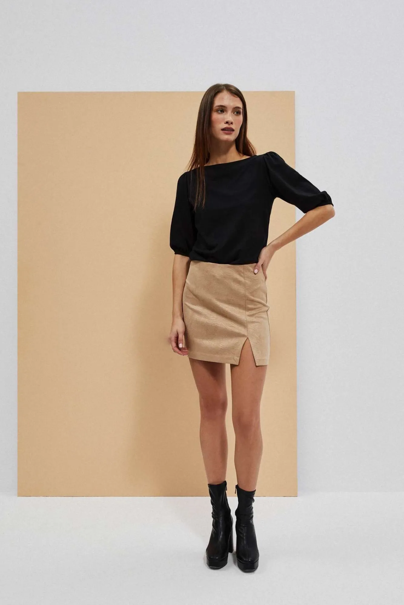 Spódnice Beżowe|Spódnice Eleganckie>Moodo Spódniczka mini z rozcięciem