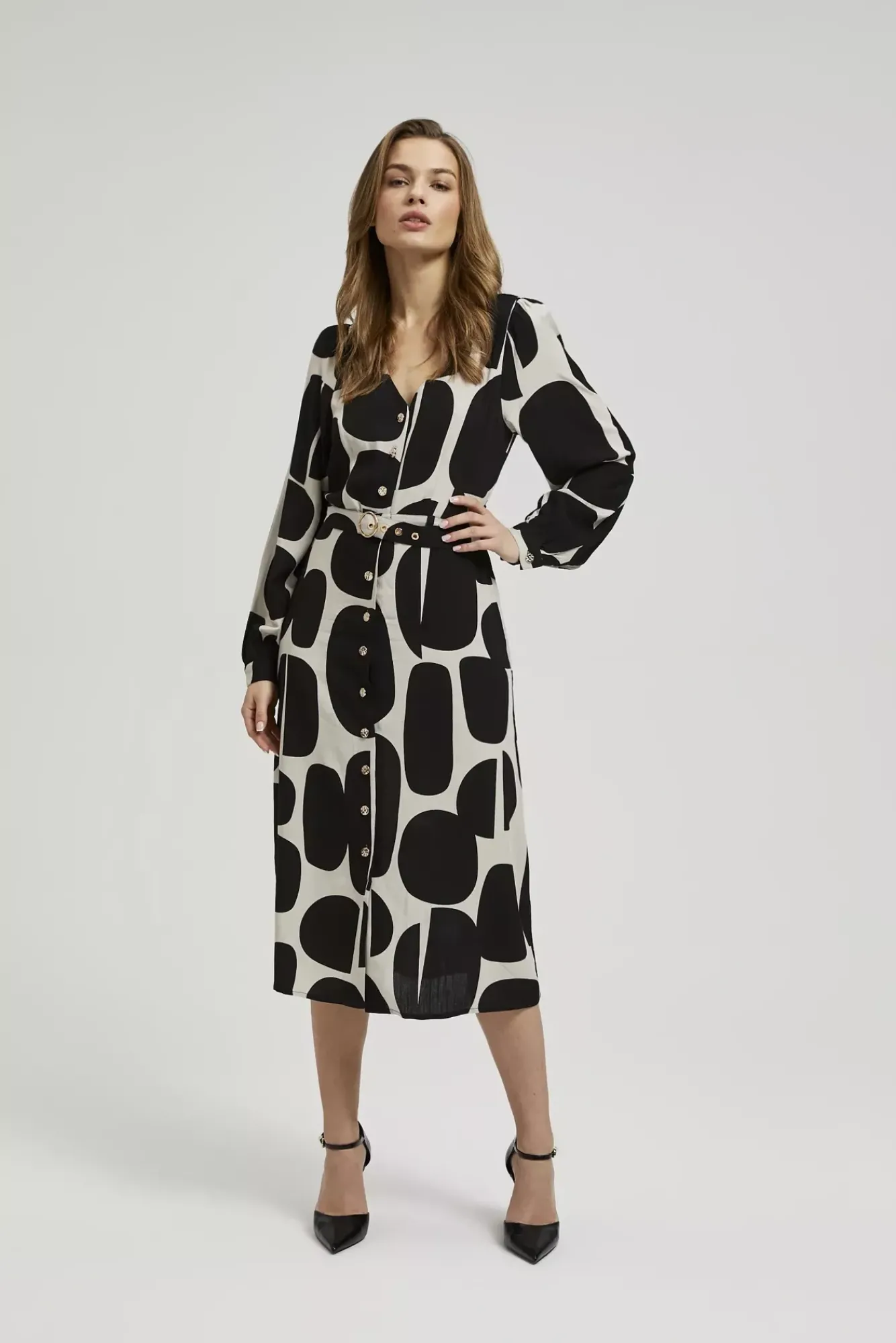 Sukienki Czarne|Sukienki Z Paskiem>Moodo Sukienka z długimi rękawami i paskiem czarna