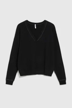 Swetry Czarne|Swetry Eleganckie><noscript><img data-lazyloaded=