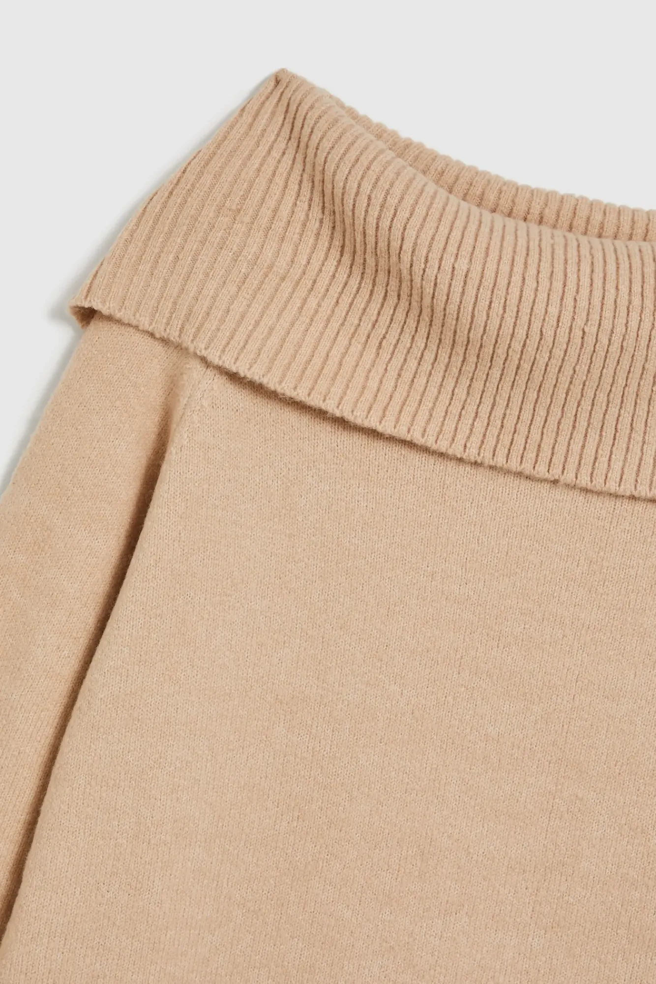 Swetry Beżowe|Swetry Casual>Moodo Sweter z odwijanym dekoltem beżowy