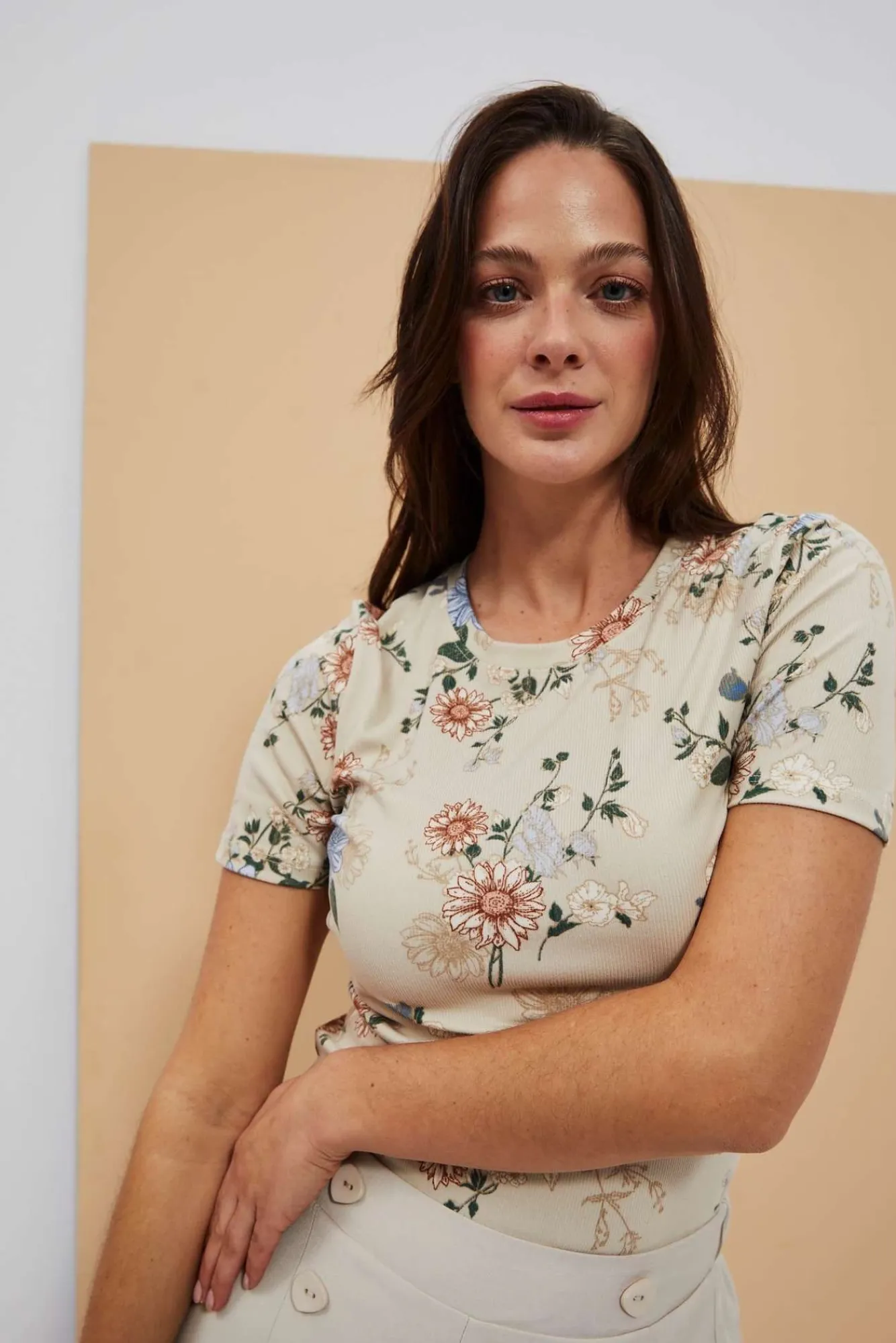 Bluzki Z Krótkim Rękawem|Bluzki Z Dekoltem>Moodo T-shirt z kwiatowym nadrukiem