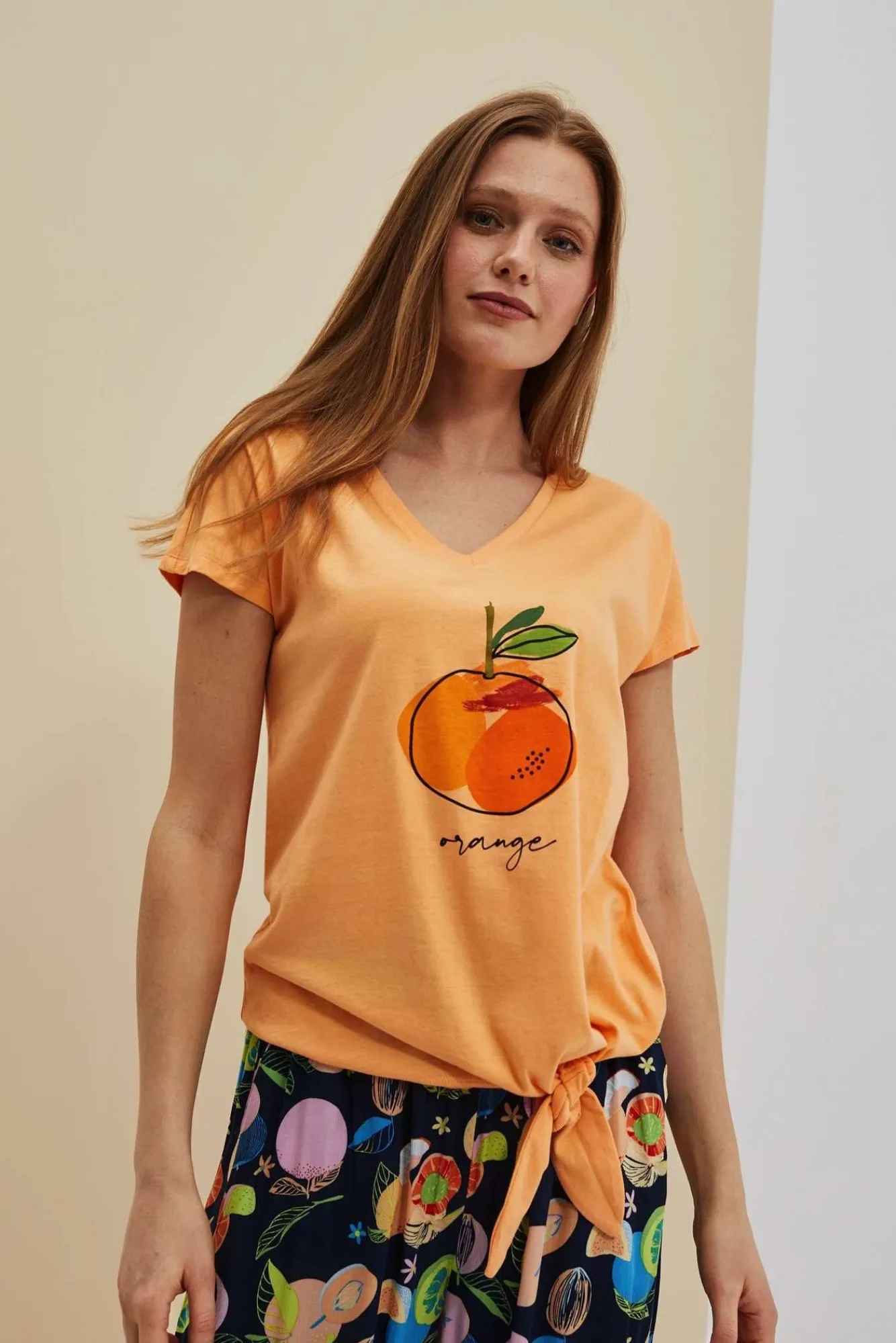 Bluzki Bawełniane|Bluzki Z Krótkim Rękawem>Moodo T-shirt z nadrukiem i dekoltem w serek brzoskwiniowy