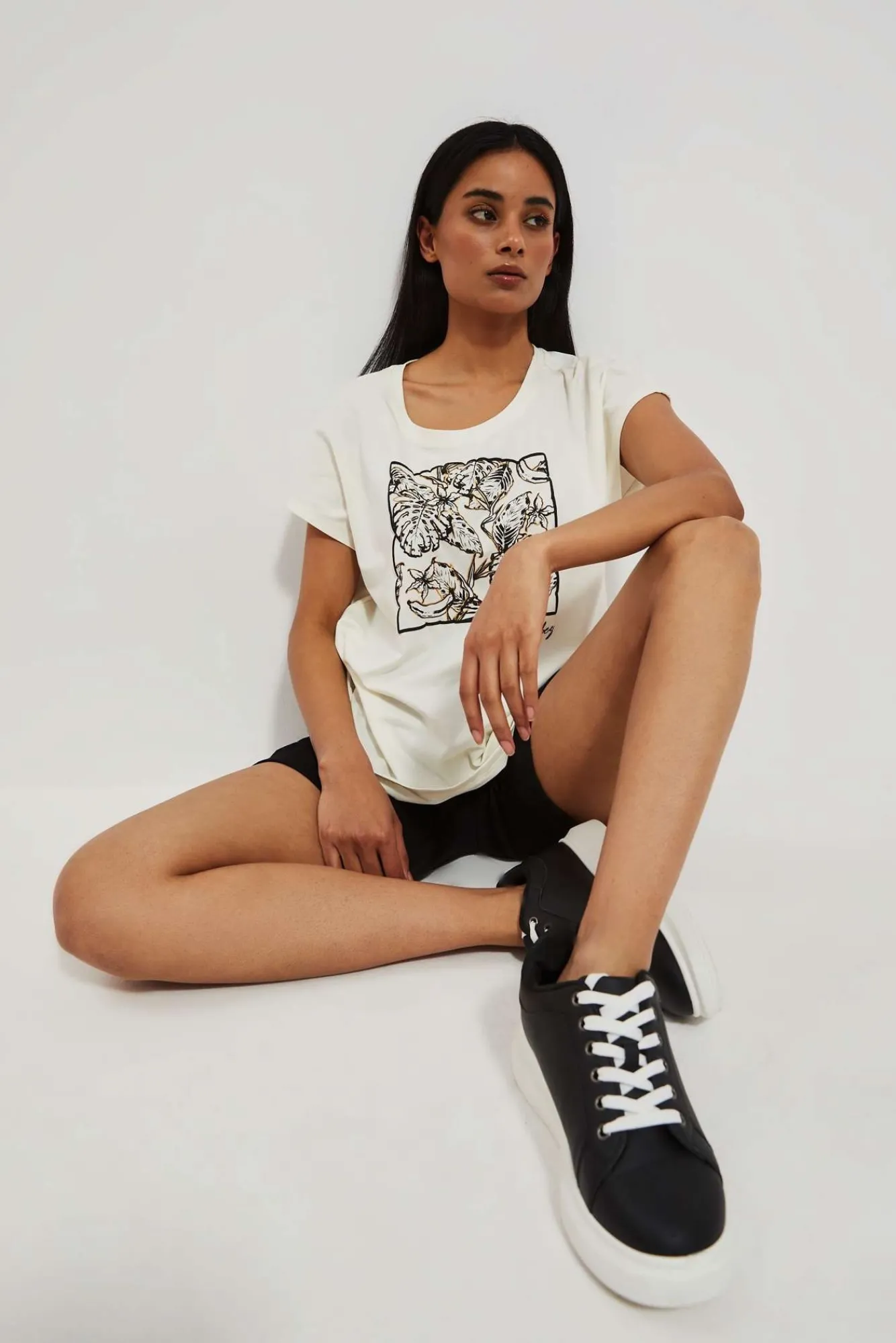 Bluzki Bawełniane|Bluzki Z Krótkim Rękawem>Moodo T-shirt z roślinnym nadrukiem perłowy