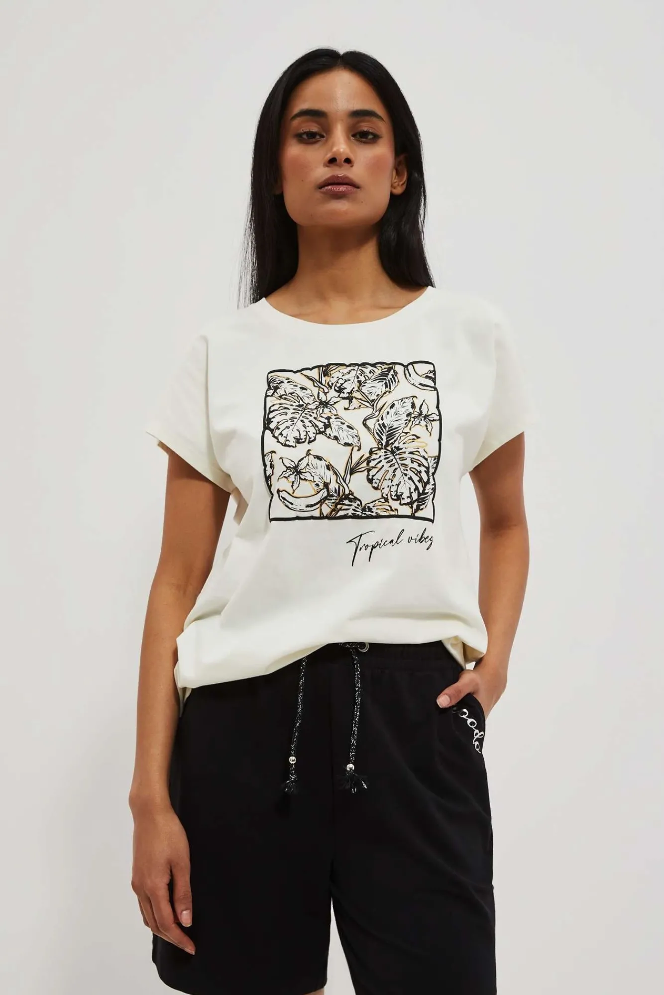 Bluzki Bawełniane|Bluzki Z Krótkim Rękawem>Moodo T-shirt z roślinnym nadrukiem perłowy