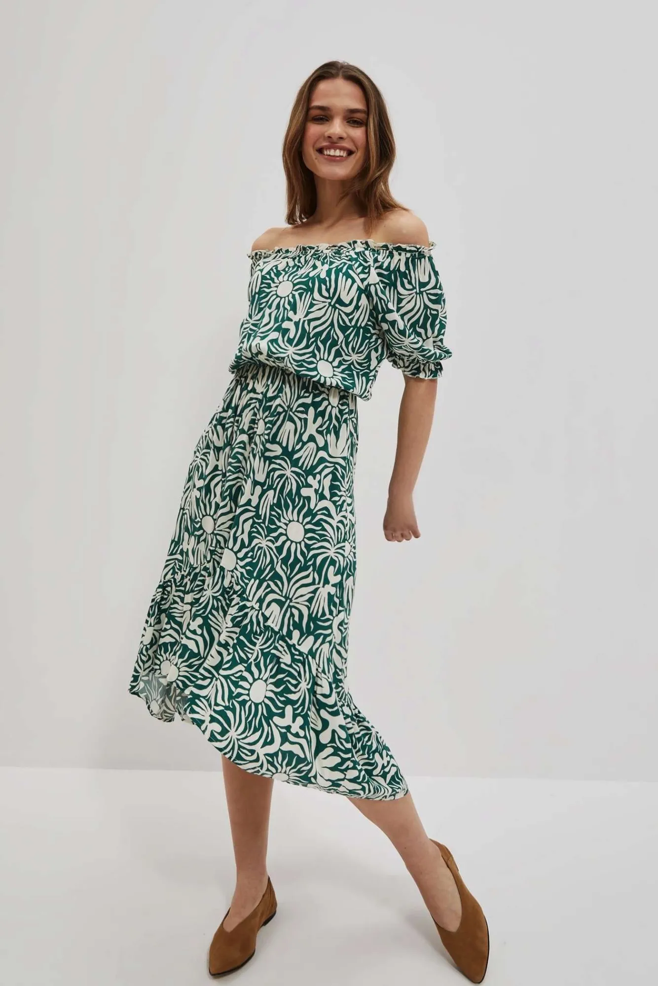 Sukienki Letnie|Sukienki Zielone>Moodo Wzorzysta sukienka z falbaną malachitowa